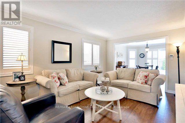 Photo 11 of 2491 Logan Avenue, Oakville ON