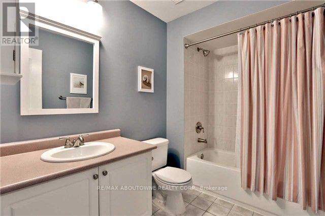 Photo 3 of 2491 Logan Avenue, Oakville ON