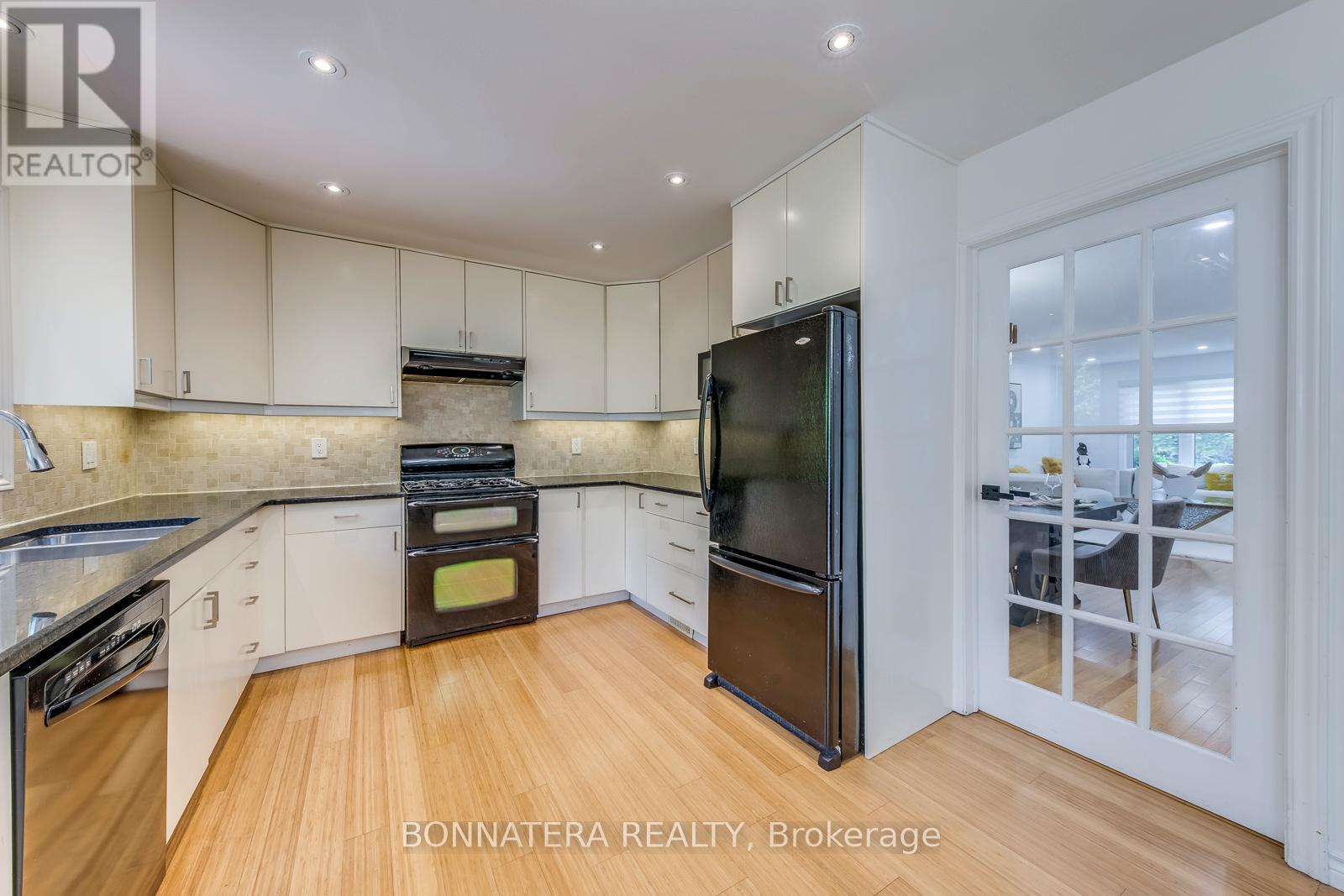 Photo 12 of 475 Underwood Crescent, Oakville ON