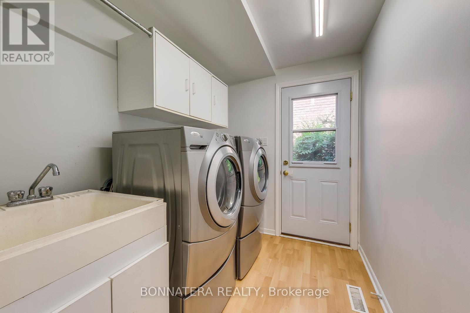 Photo 13 of 475 Underwood Crescent, Oakville ON