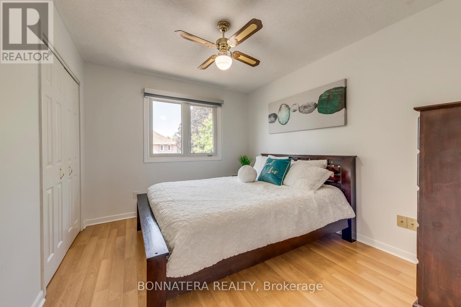 Photo 17 of 475 Underwood Crescent, Oakville ON