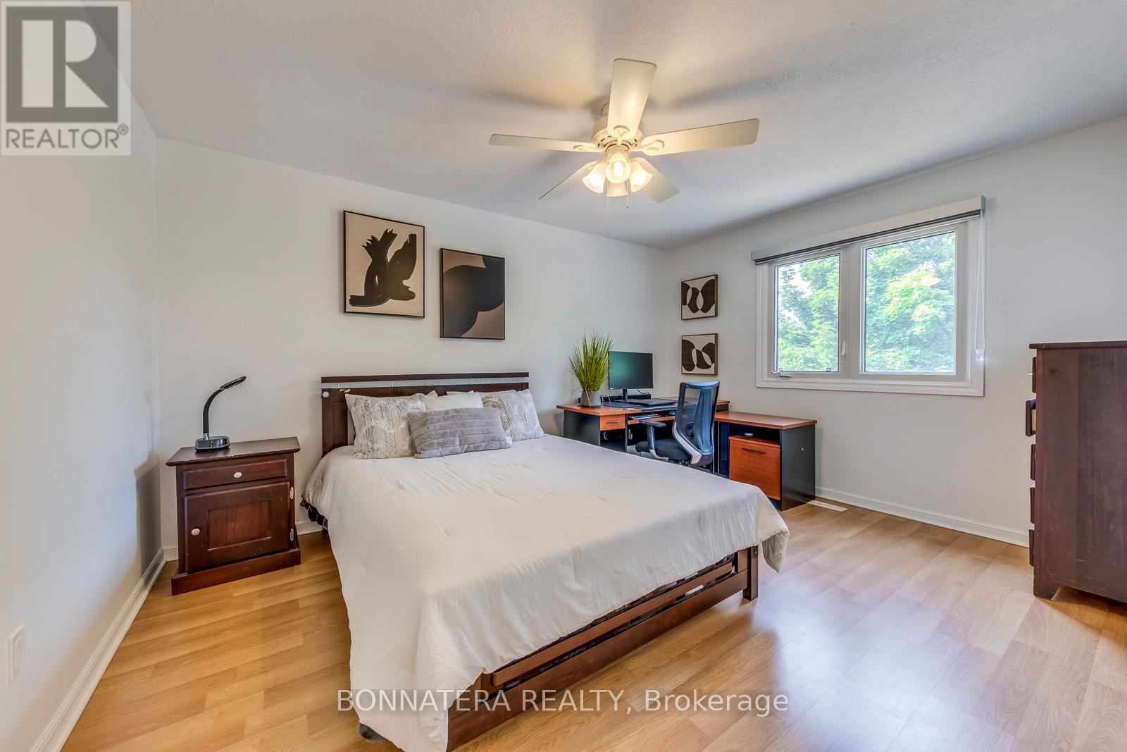 Photo 18 of 475 Underwood Crescent, Oakville ON