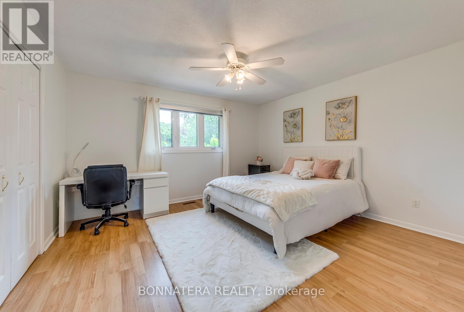 Photo 19 of 475 Underwood Crescent, Oakville ON