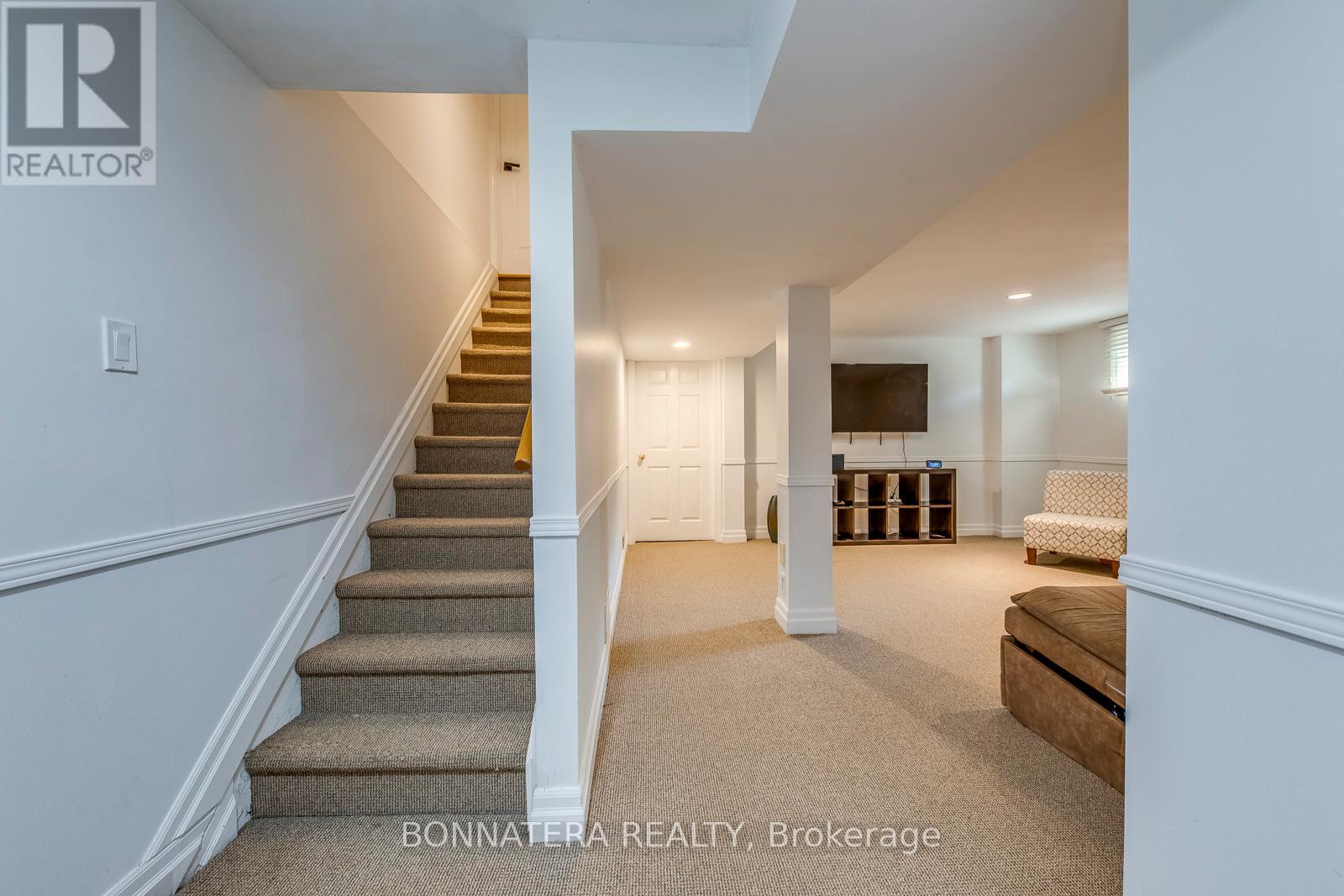 Photo 21 of 475 Underwood Crescent, Oakville ON