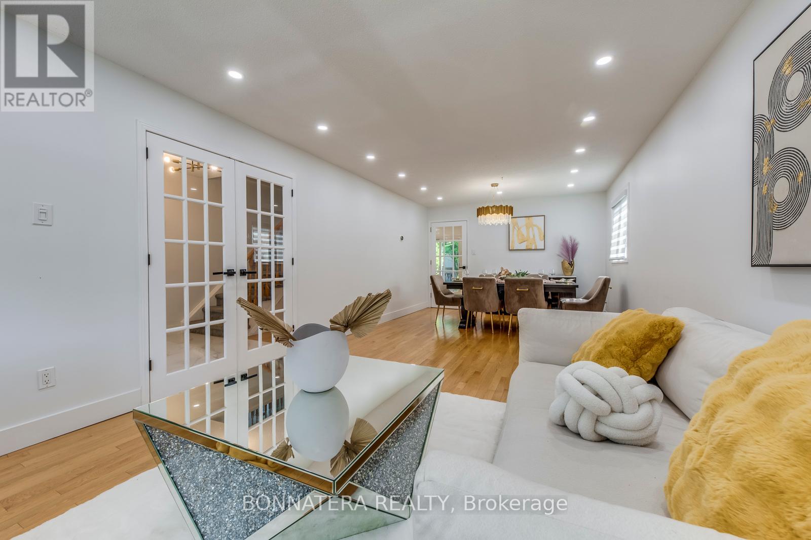Photo 3 of 475 Underwood Crescent, Oakville ON