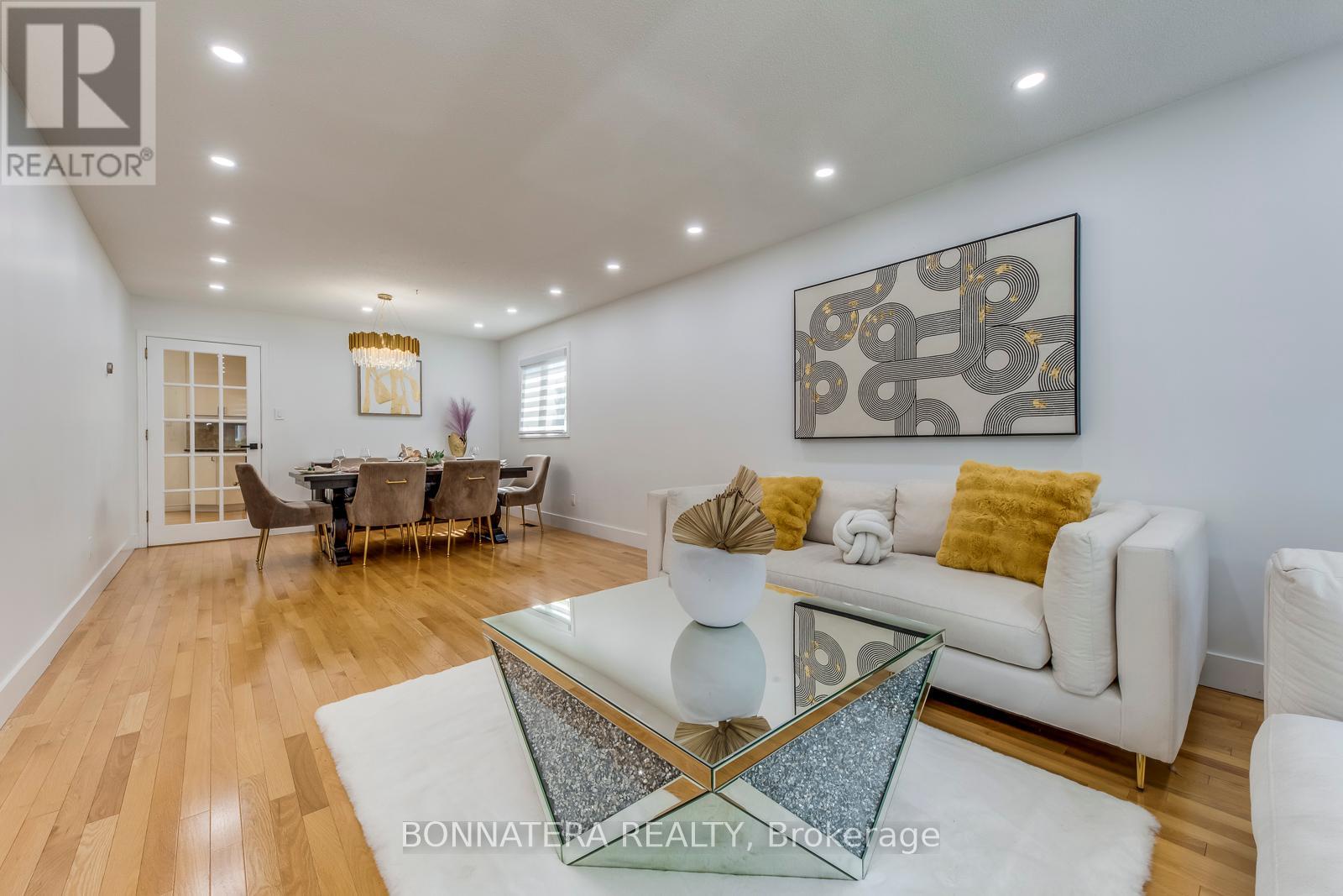 Photo 4 of 475 Underwood Crescent, Oakville ON