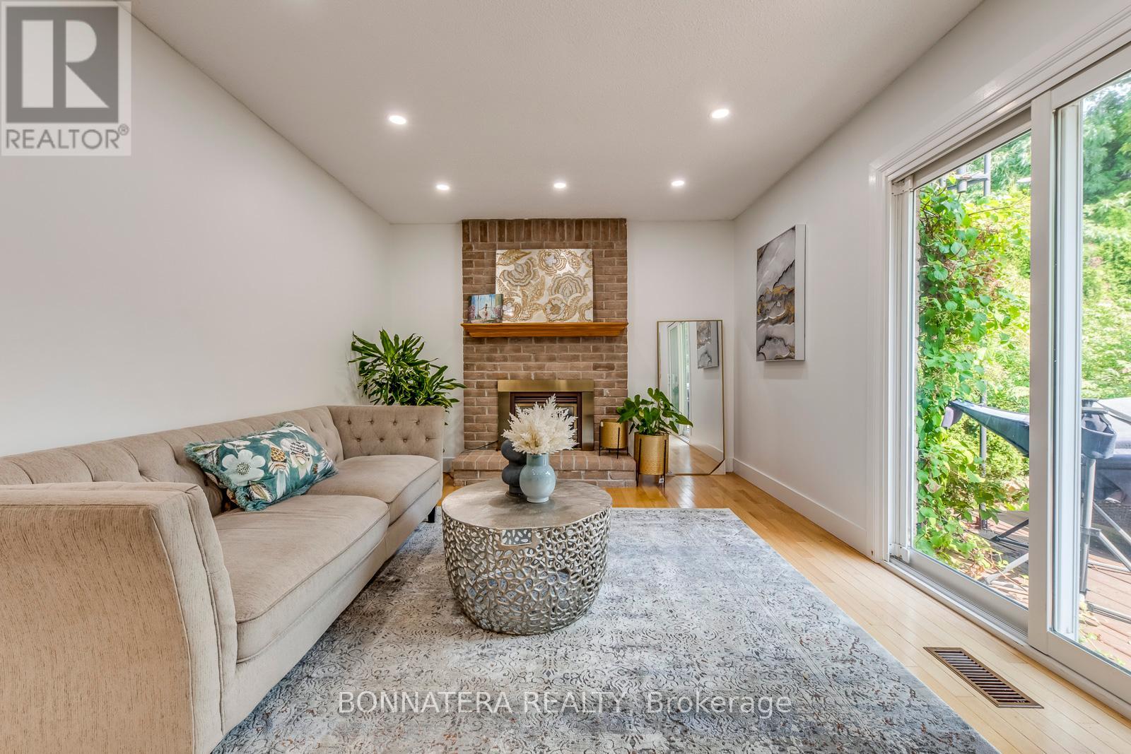 Photo 6 of 475 Underwood Crescent, Oakville ON