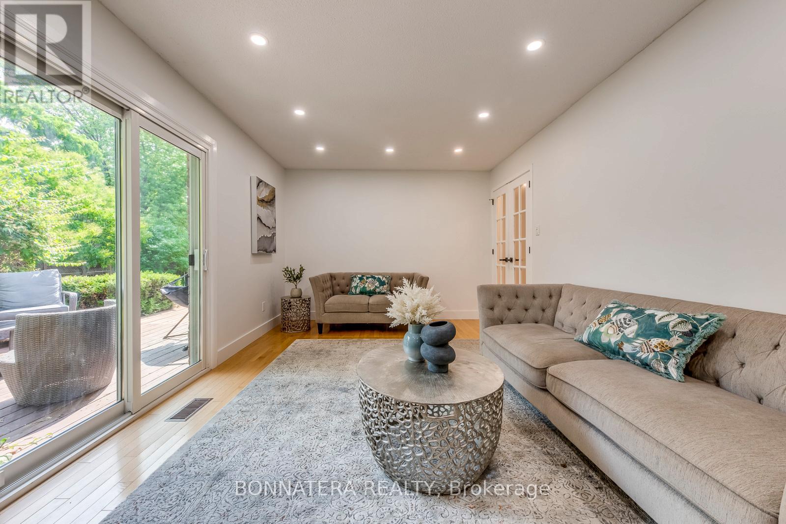 Photo 8 of 475 Underwood Crescent, Oakville ON
