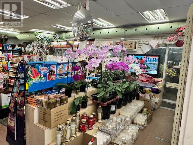 Photo 11 of 237 Park Lawn Road, Toronto ON