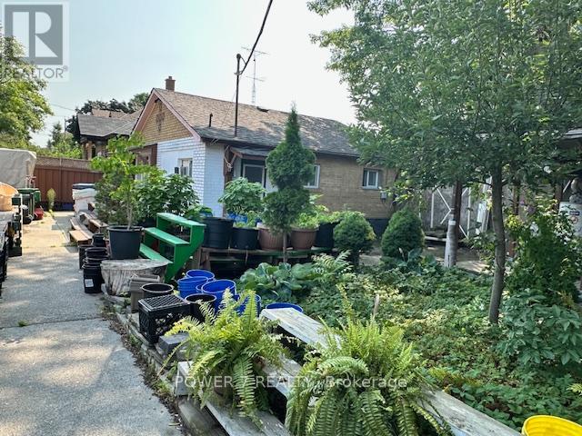 Photo 10 of 237 Park Lawn Road, Toronto ON