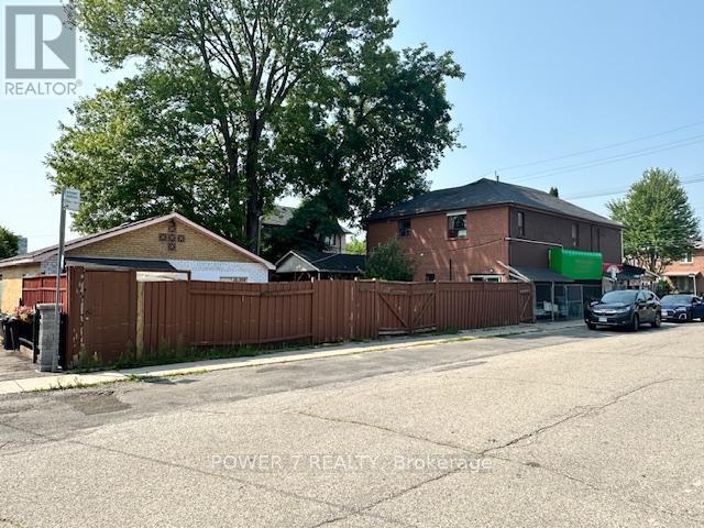 Photo 8 of 237 Park Lawn Road, Toronto ON