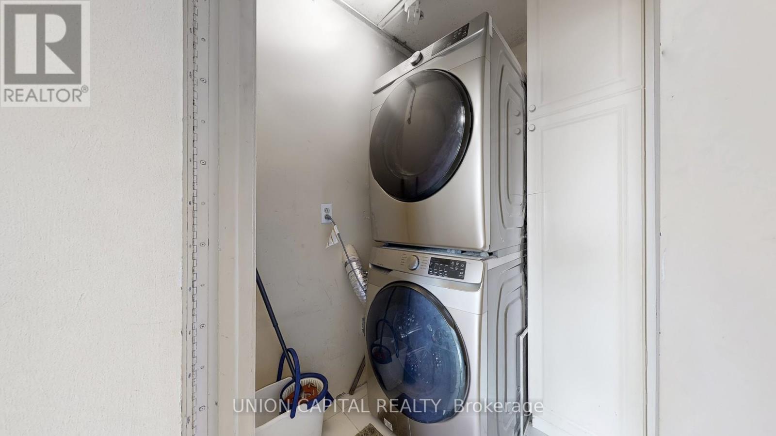 Photo 13 of 913 31 Four Winds Drive, Toronto ON