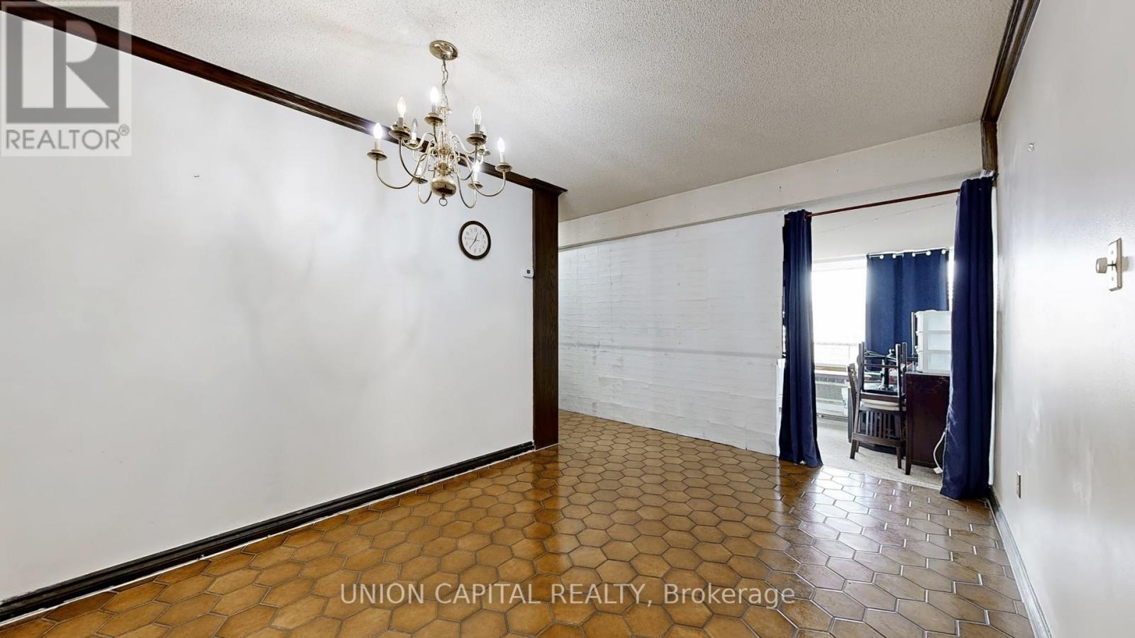 Photo 5 of 913 31 Four Winds Drive, Toronto ON