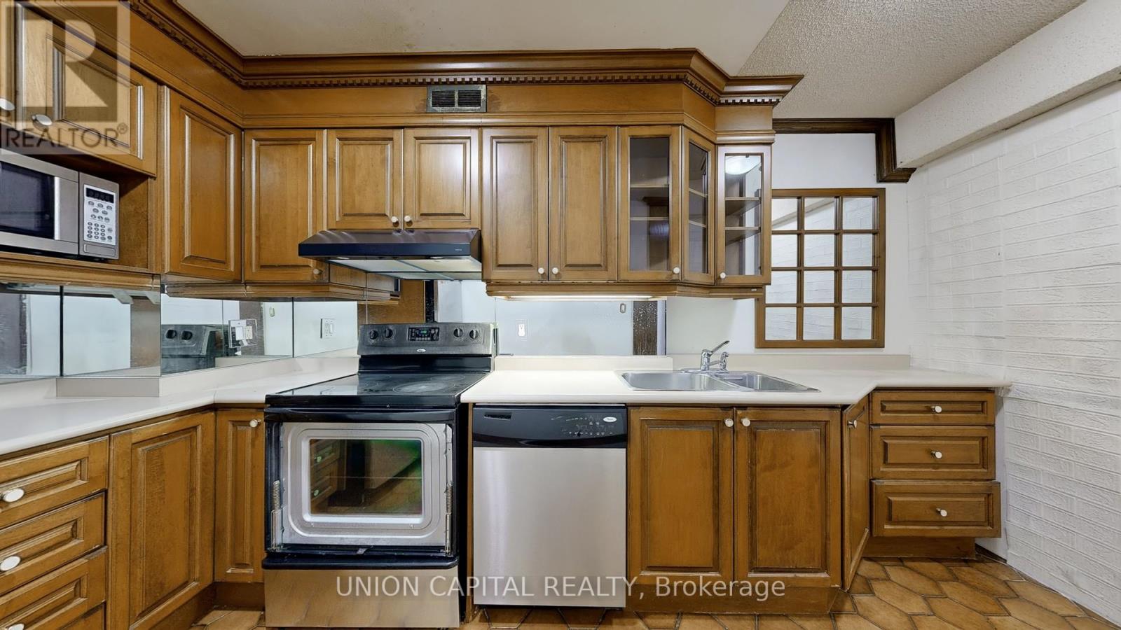 Photo 7 of 913 31 Four Winds Drive, Toronto ON