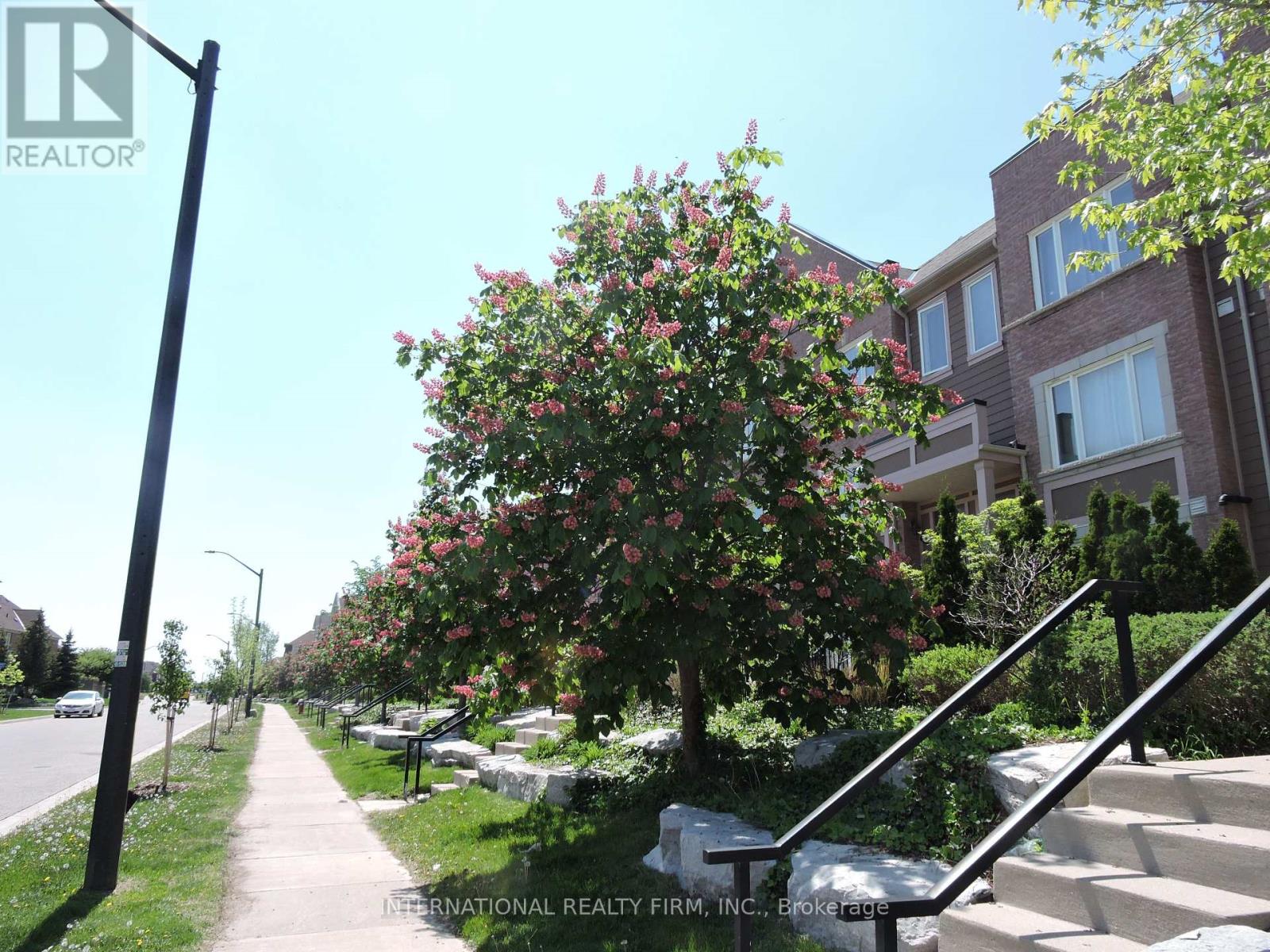 Photo 3 of 4855 Half Moon Grove, Mississauga ON