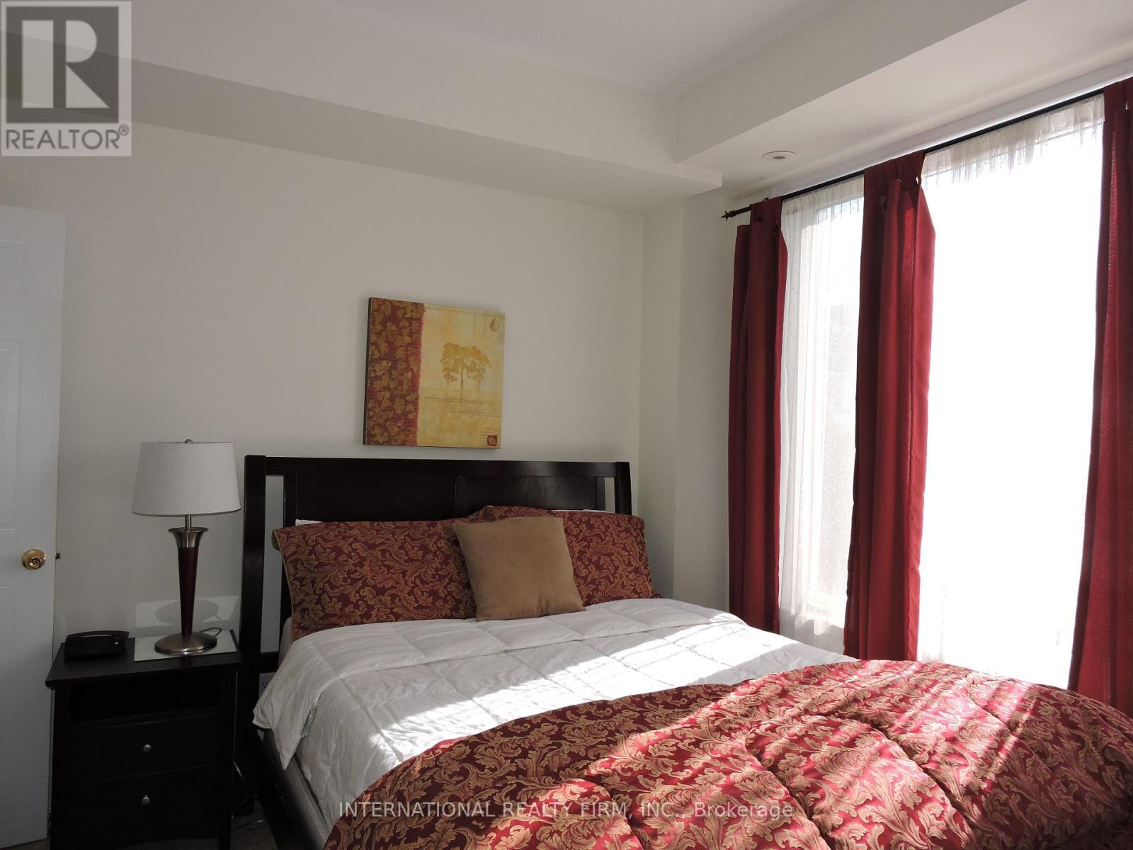Photo 4 of 4855 Half Moon Grove, Mississauga ON