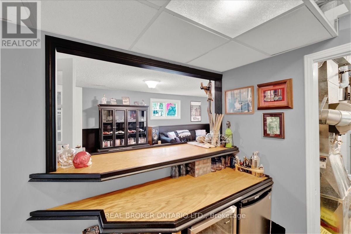 Photo 34 of 51 Southglen Road, Brantford ON