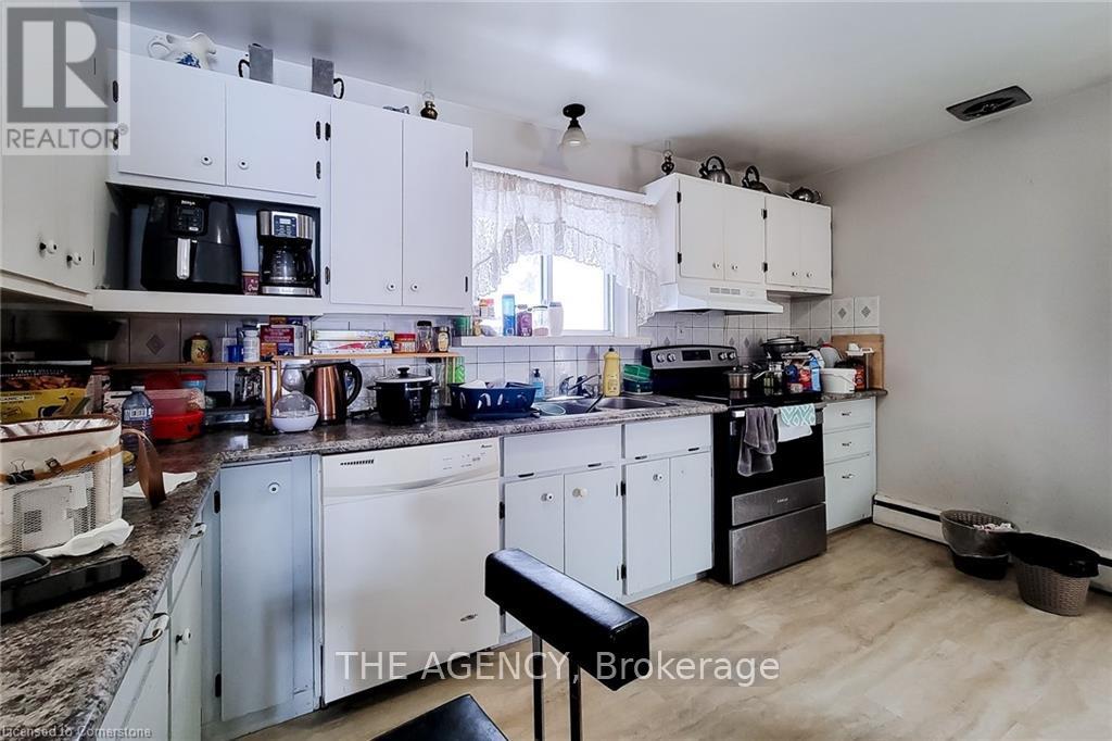 Photo 11 of 640 Fountain Street N, Cambridge ON