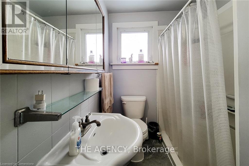 Photo 17 of 640 Fountain Street N, Cambridge ON