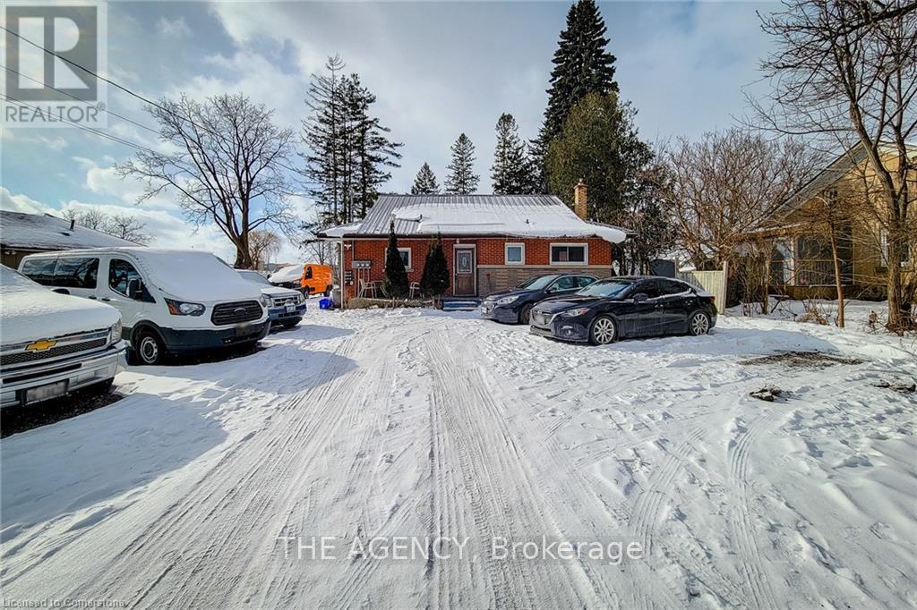 Photo 2 of 640 Fountain Street N, Cambridge ON