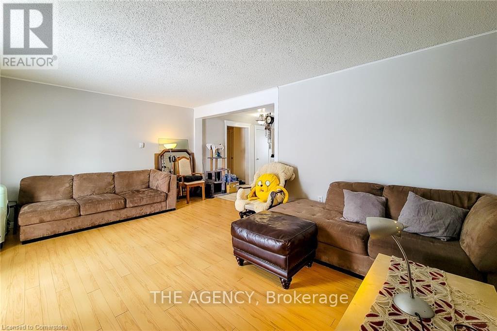 Photo 20 of 640 Fountain Street N, Cambridge ON