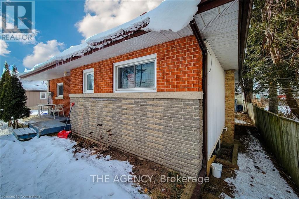 Photo 6 of 640 Fountain Street N, Cambridge ON