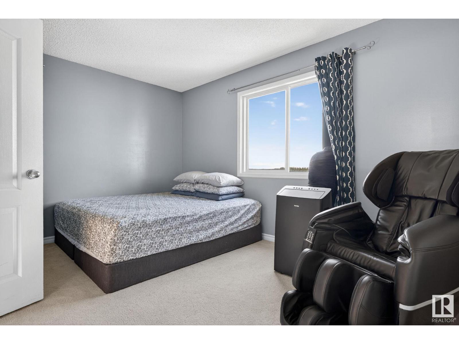 Photo 34 of 38 Birchglen Cr, Leduc AB