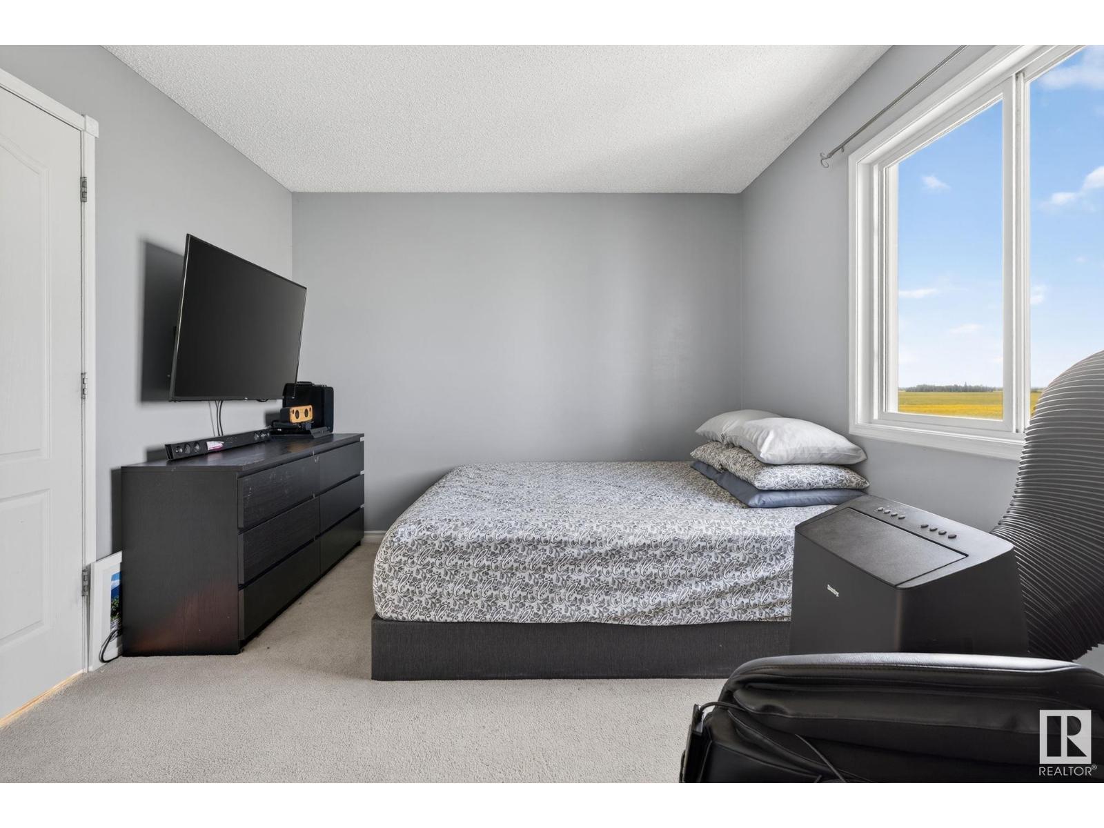 Photo 1 of 38 Birchglen Cr, Leduc AB