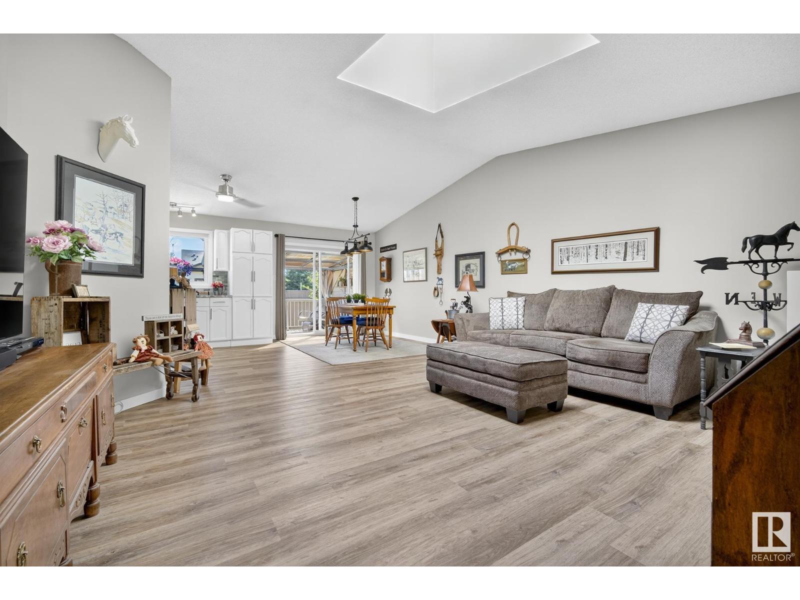 Photo 13 of 4711 25 Av Nw, Edmonton AB