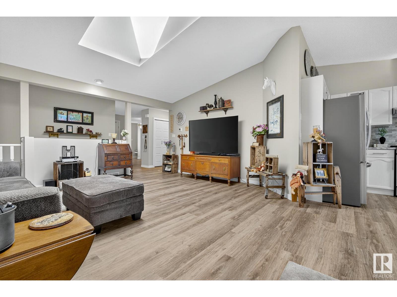Photo 15 of 4711 25 Av Nw, Edmonton AB