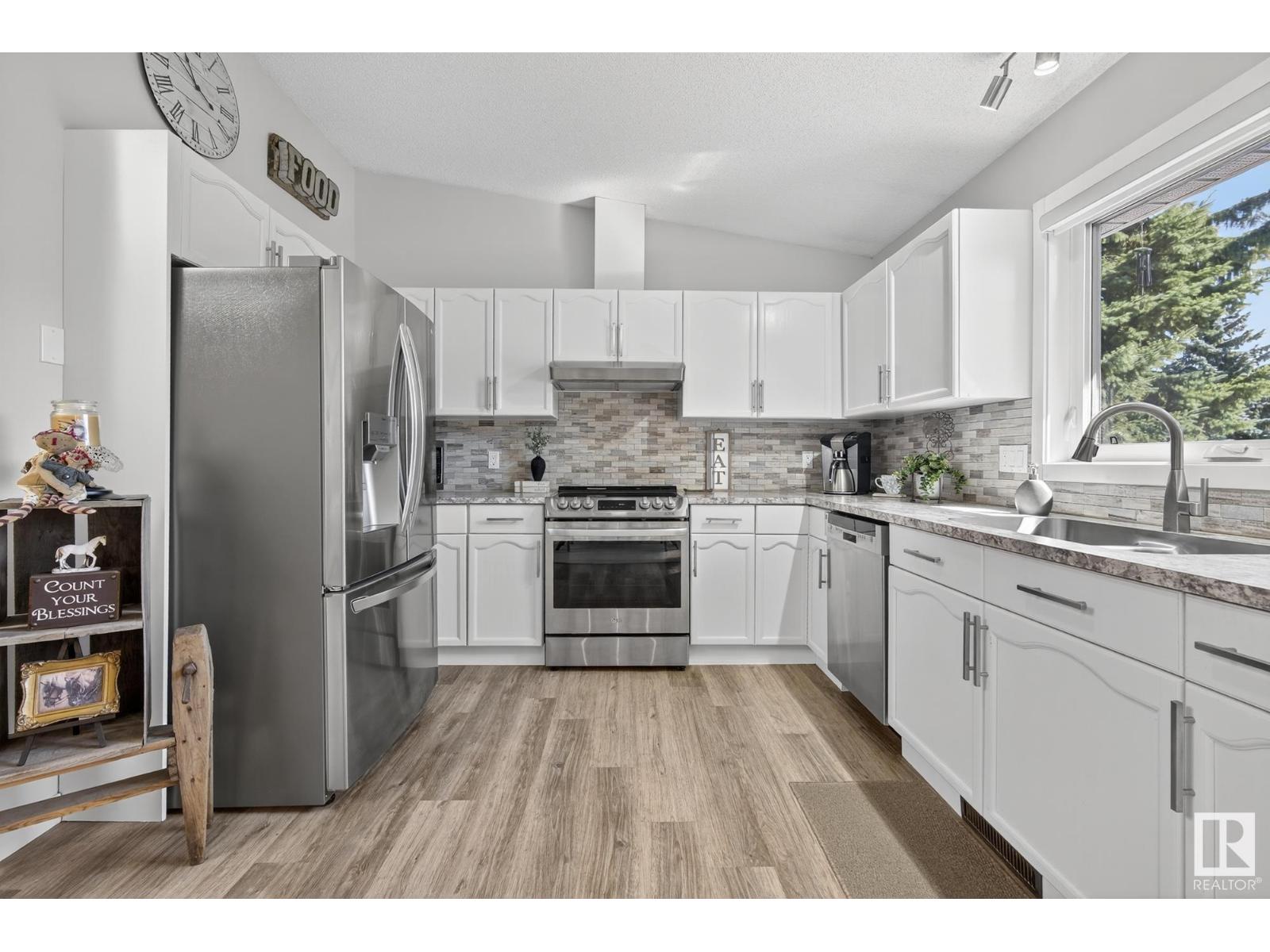 Photo 17 of 4711 25 Av Nw, Edmonton AB
