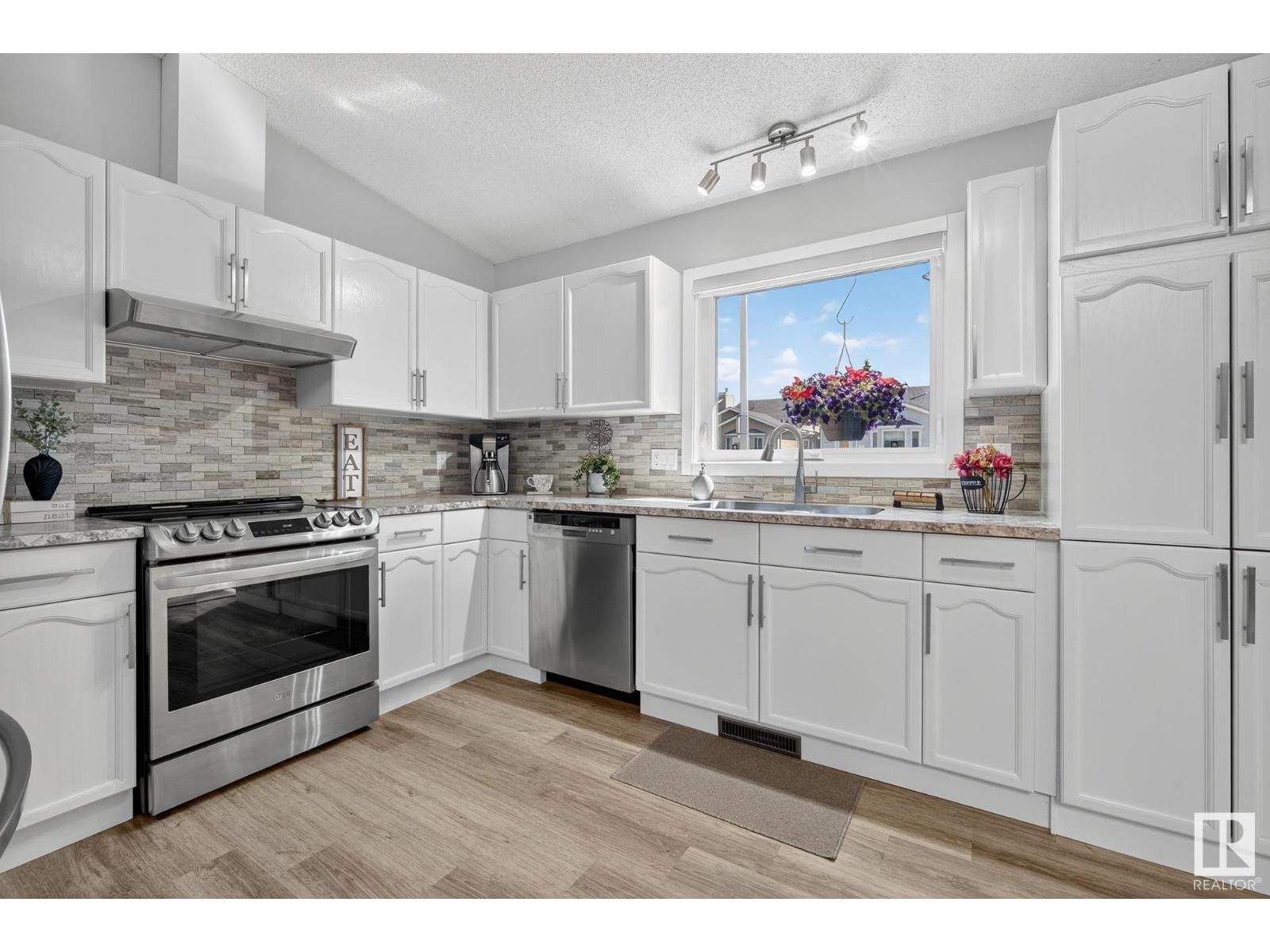 Photo 18 of 4711 25 Av Nw, Edmonton AB