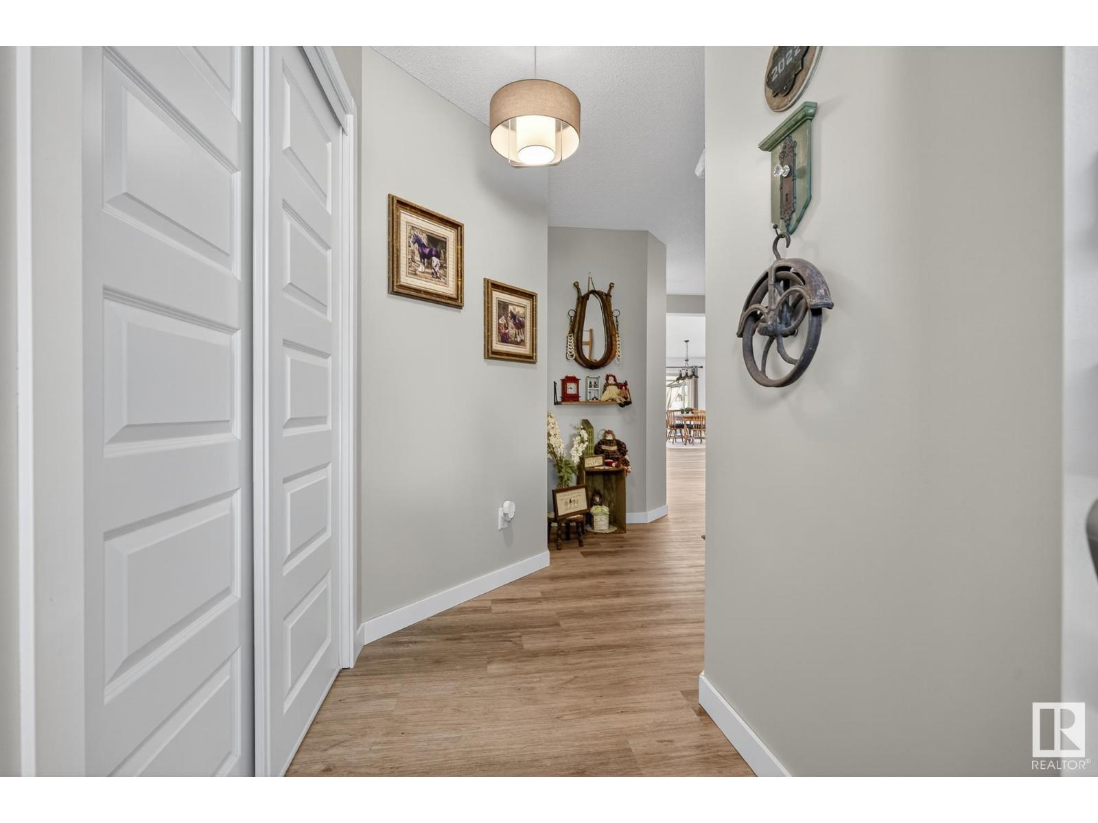 Photo 9 of 4711 25 Av Nw, Edmonton AB