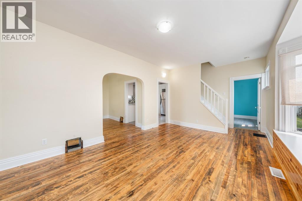 Photo 11 of 266 Brock Street South, Sarnia ON