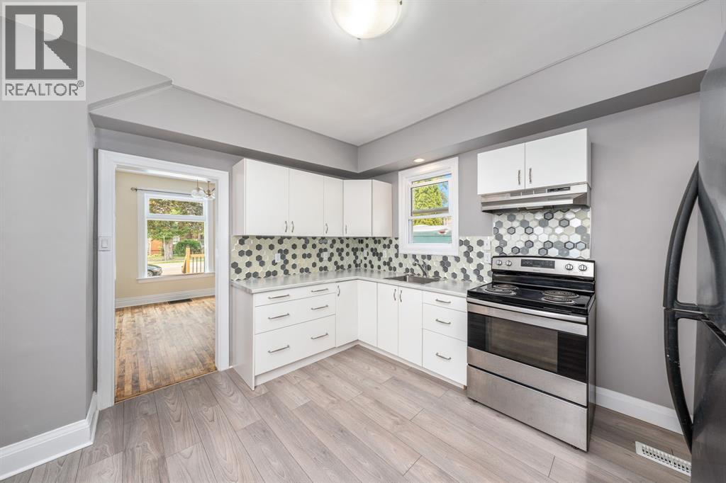 Photo 14 of 266 Brock Street South, Sarnia ON