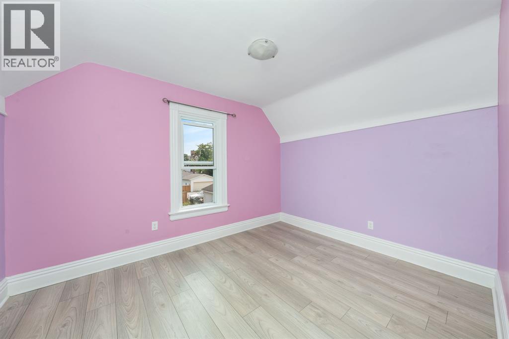 Photo 18 of 266 Brock Street South, Sarnia ON