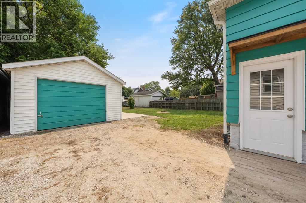Photo 28 of 266 Brock Street South, Sarnia ON