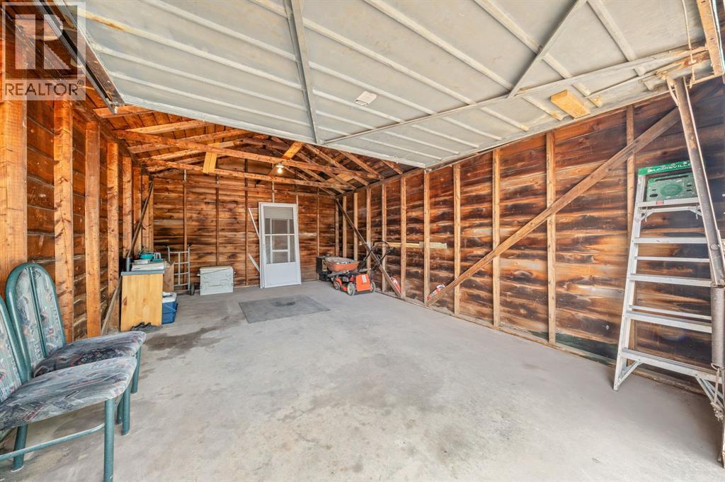 Photo 29 of 266 Brock Street South, Sarnia ON