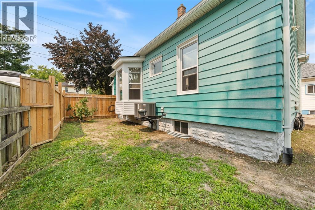 Photo 32 of 266 Brock Street South, Sarnia ON
