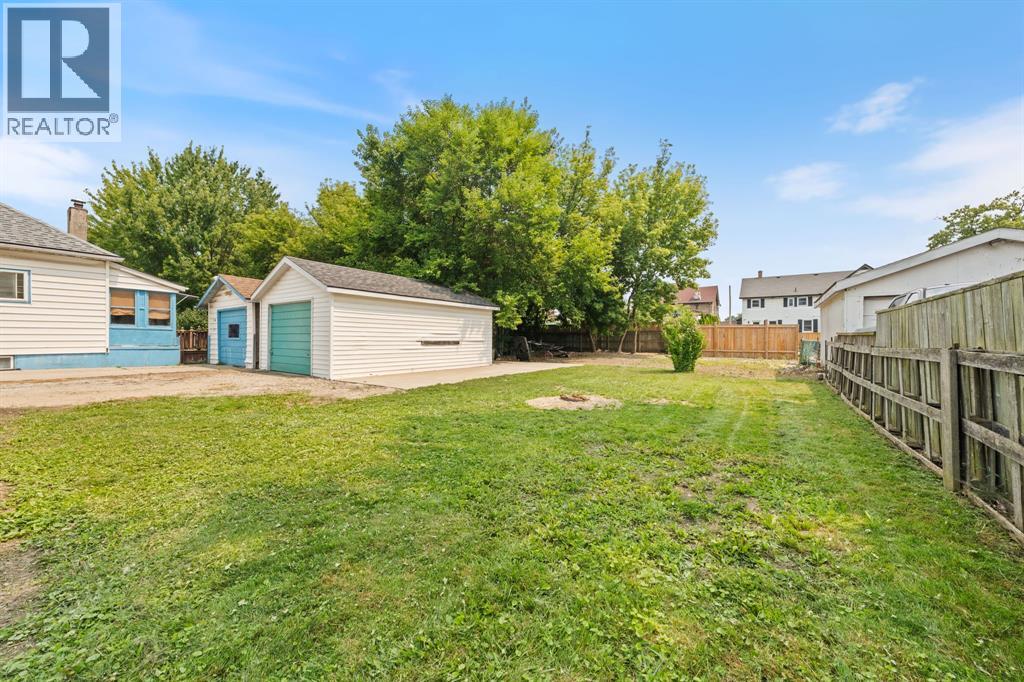 Photo 33 of 266 Brock Street South, Sarnia ON