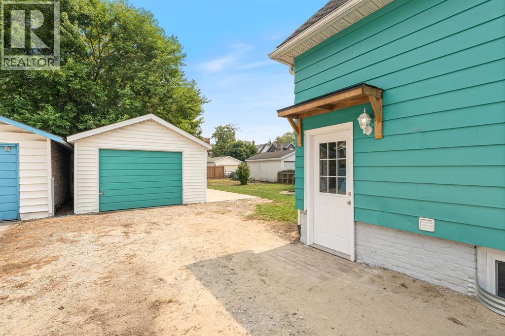 Photo 5 of 266 Brock Street South, Sarnia ON