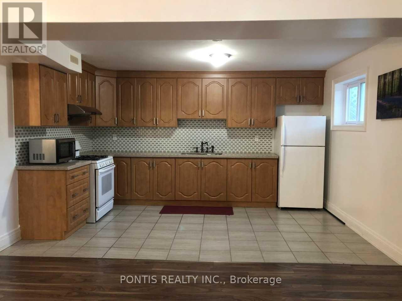 Photo 11 of 114 Cultra Square N, Toronto ON