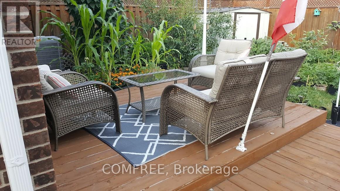Photo 9 of 17 Ashurst Crescent, Brampton ON
