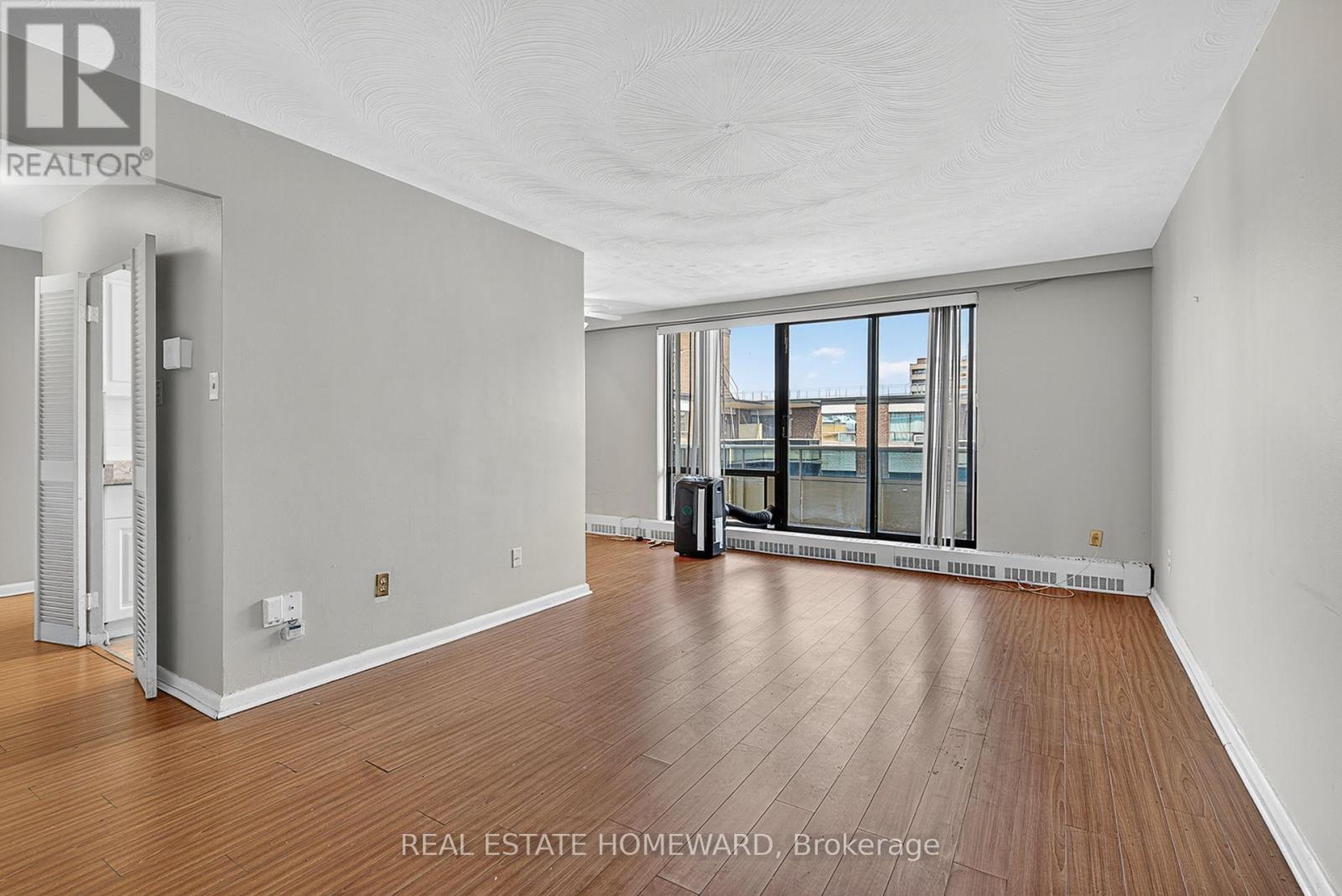 Photo 5 of 708 915 Midland Avenue, Toronto ON