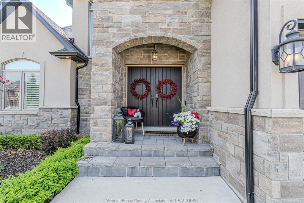 Photo 3 of 929 Chateau, Windsor ON