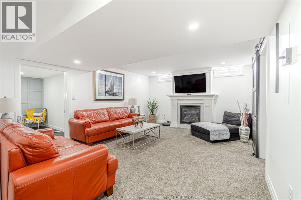Photo 33 of 929 Chateau, Windsor ON