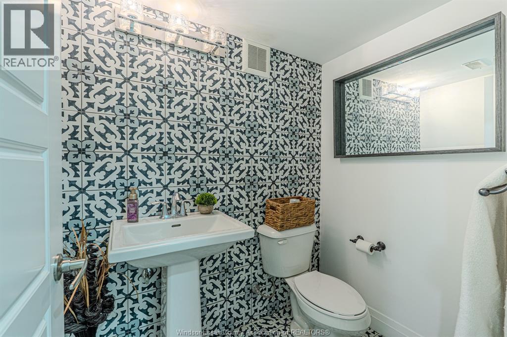 Photo 38 of 929 Chateau, Windsor ON