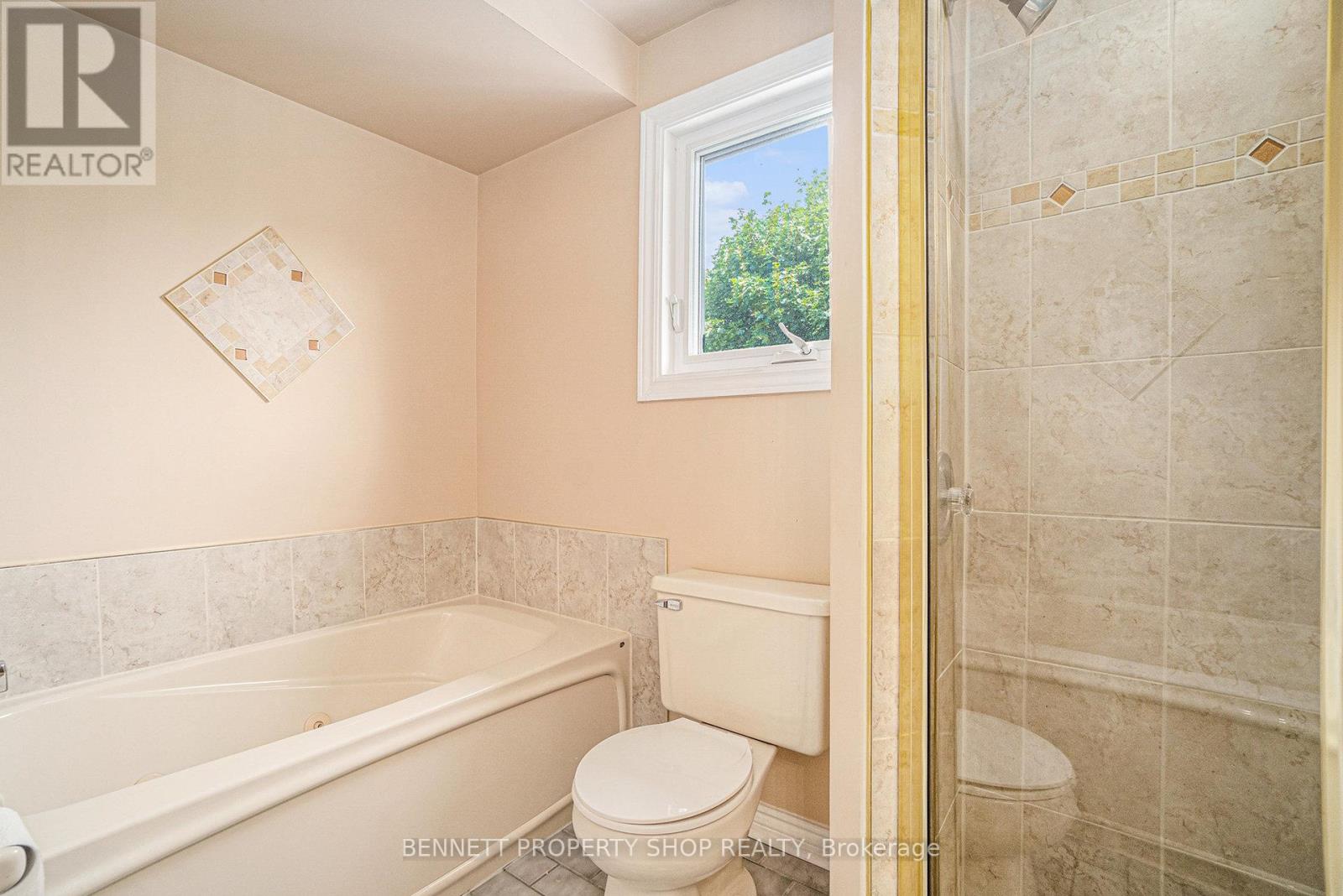 Photo 10 of 109 Flanders Street, Ottawa ON