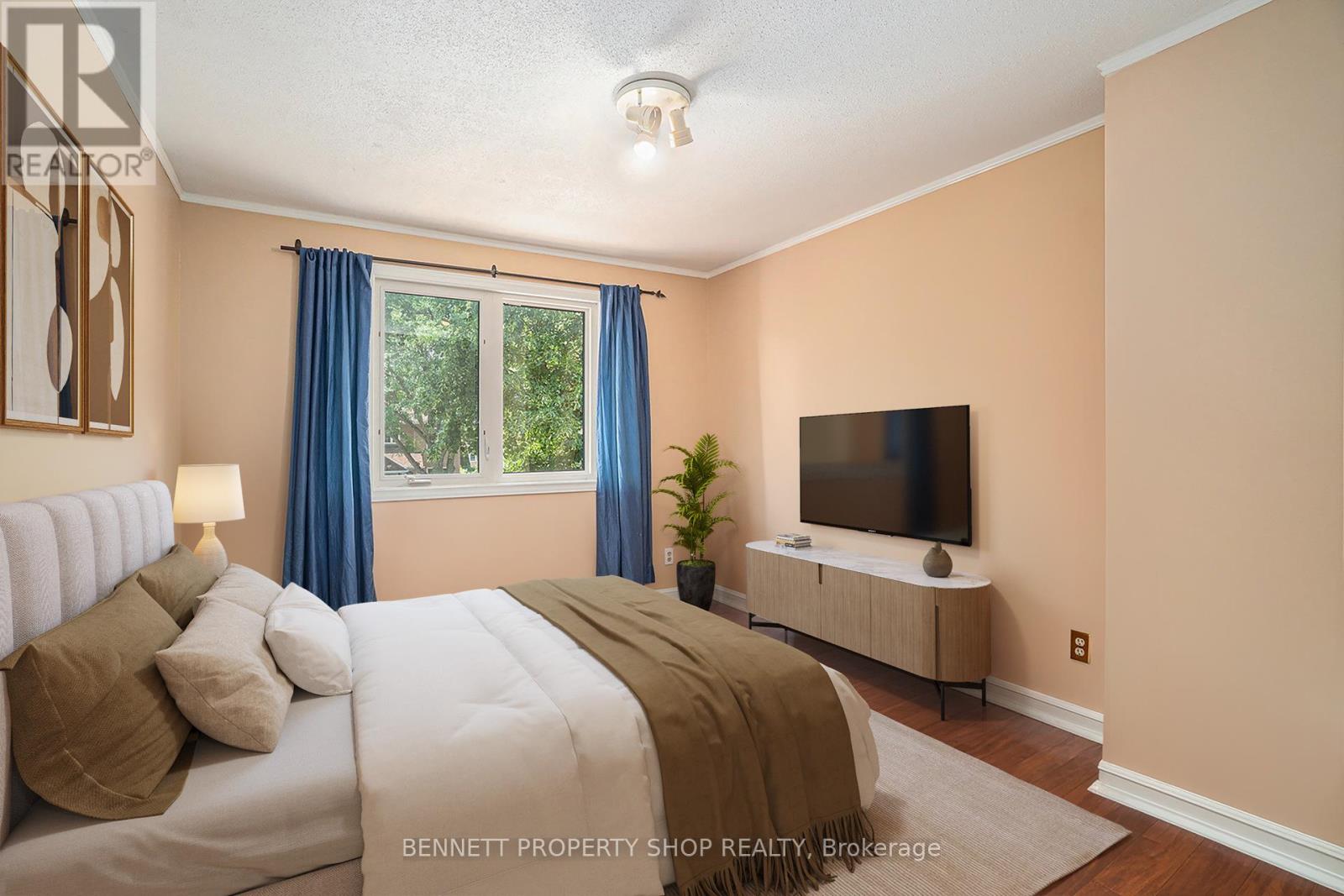 Photo 5 of 109 Flanders Street, Ottawa ON