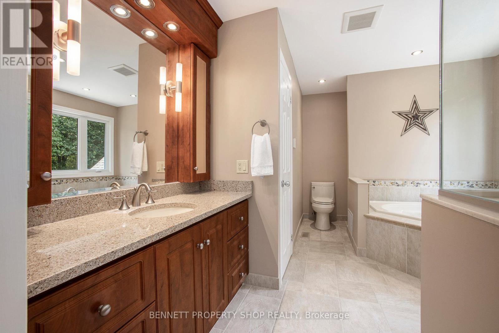 Photo 11 of 1410 Sherruby Way, Ottawa ON